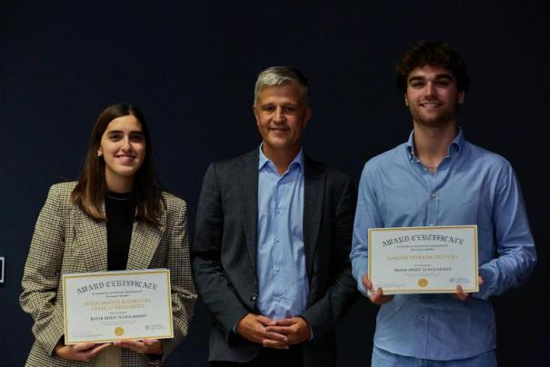 Faculdade de Medicina da Católica entrega prémios aos melhores estudantes | Martim Oliveira e Sofia Bernardes